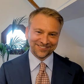 Episode 80: Simone Gibertoni talks to Godfrey Deeny about “Journey to Wellness & Longevity” EN